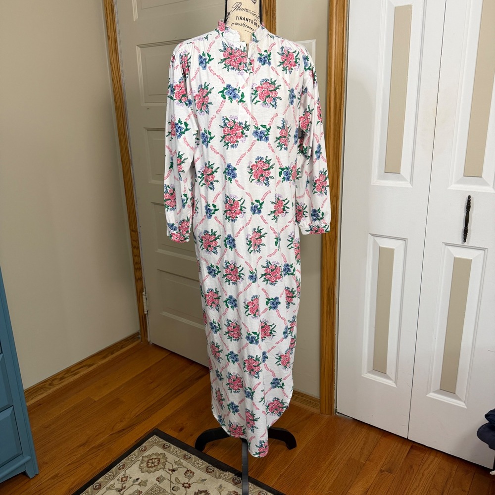The Eagle's Eye M Vintage Cottagecore  Rose Cotton Nightgown Feminine Leisure